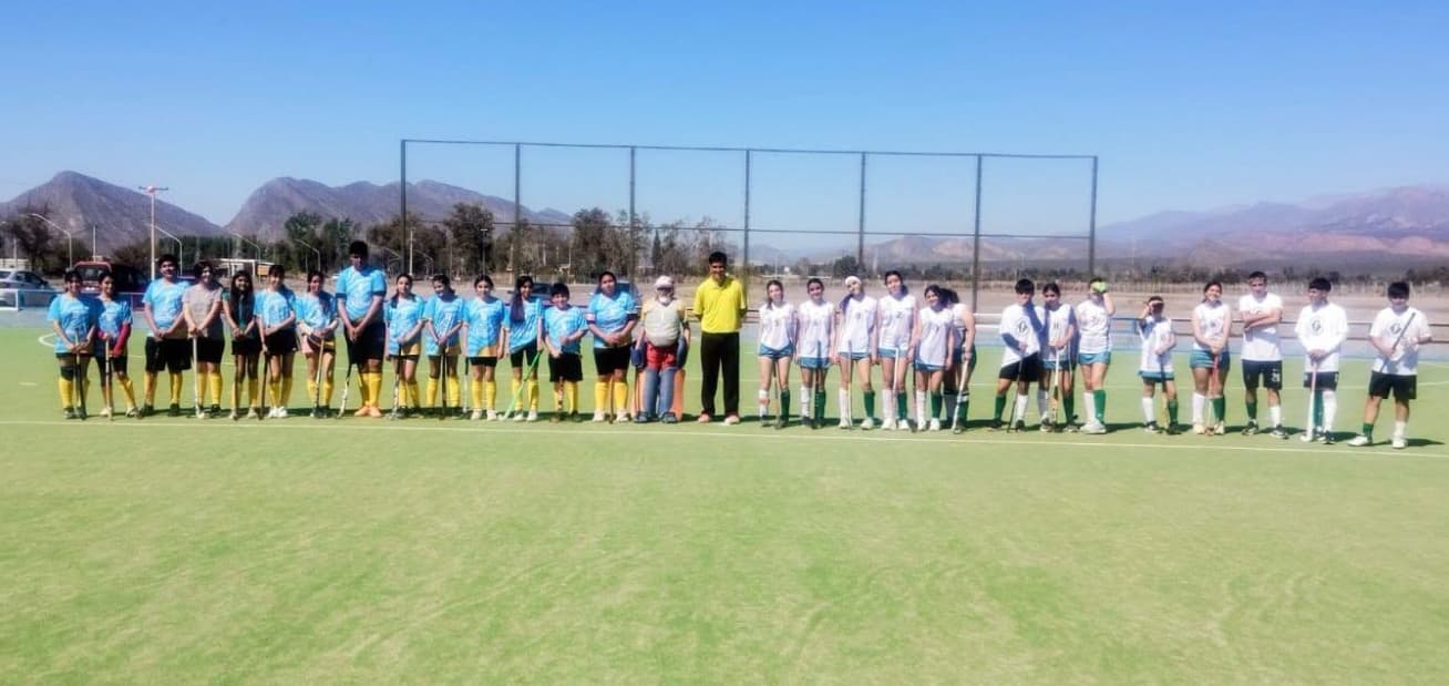 GRAN DEBUT DE NUESTRA ESCUELITA MUNICIPAL DE HOCKEY! 